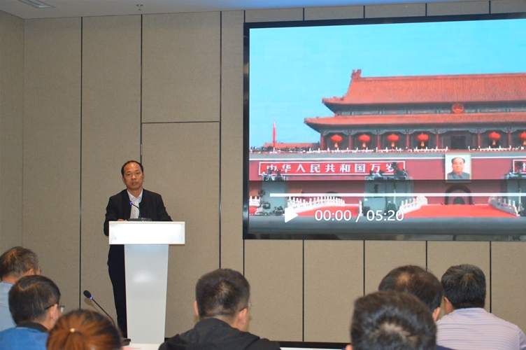 總經理張永慶做總結性發(fā)言_副本.jpg 總經理張永慶做總結性發(fā)言_副本.jpg